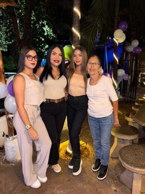VALENTINA DA SILVA. VALERIA DA SILVA. JANETH MELINKOFF Y LA SEÑORA IRMA