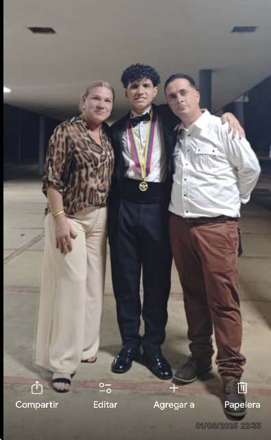 Esta es mi familia Jhonny y su hijo y eaposa