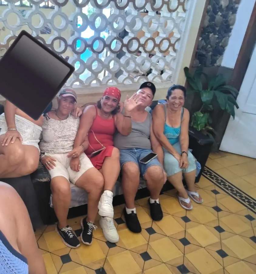 Nidia, Silvia, José Luis y Adriana BRITO