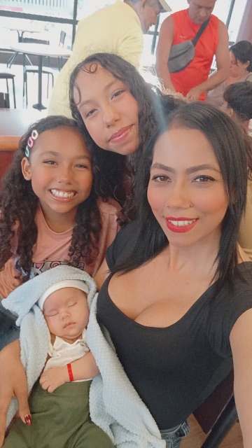 Carolina Milano e hijas